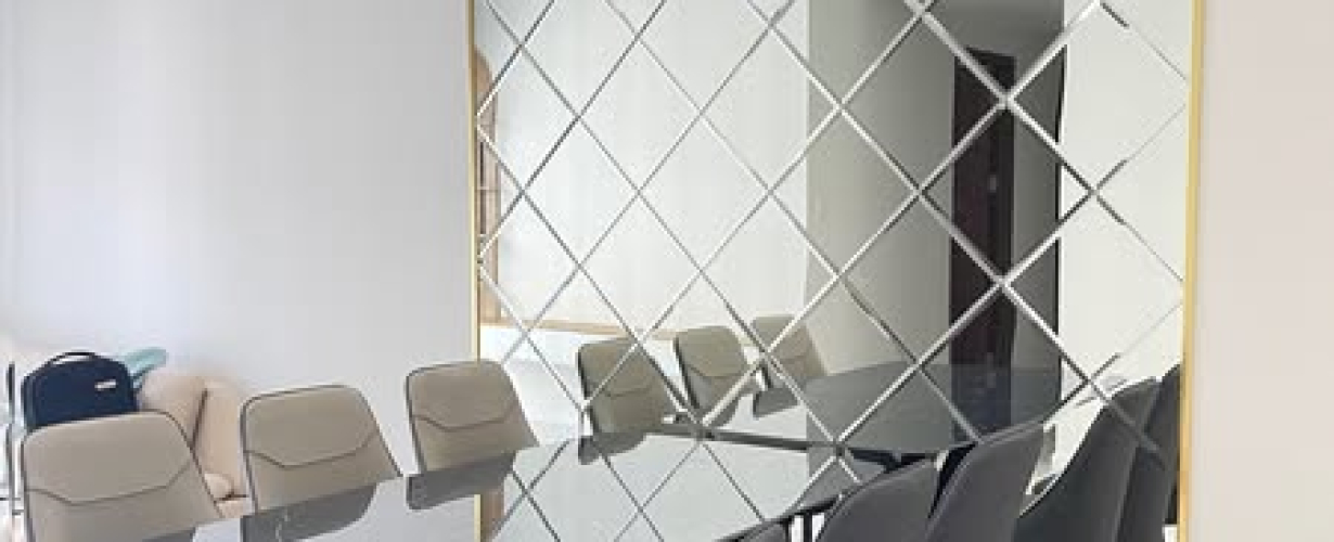 Bàn giao vách gương ở Thủ Đức