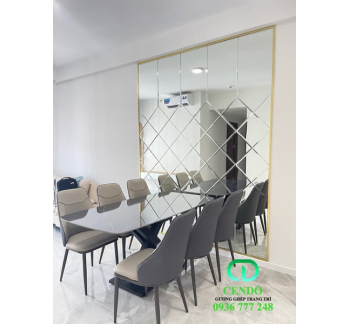 Bàn giao vách gương ở Thủ Đức
